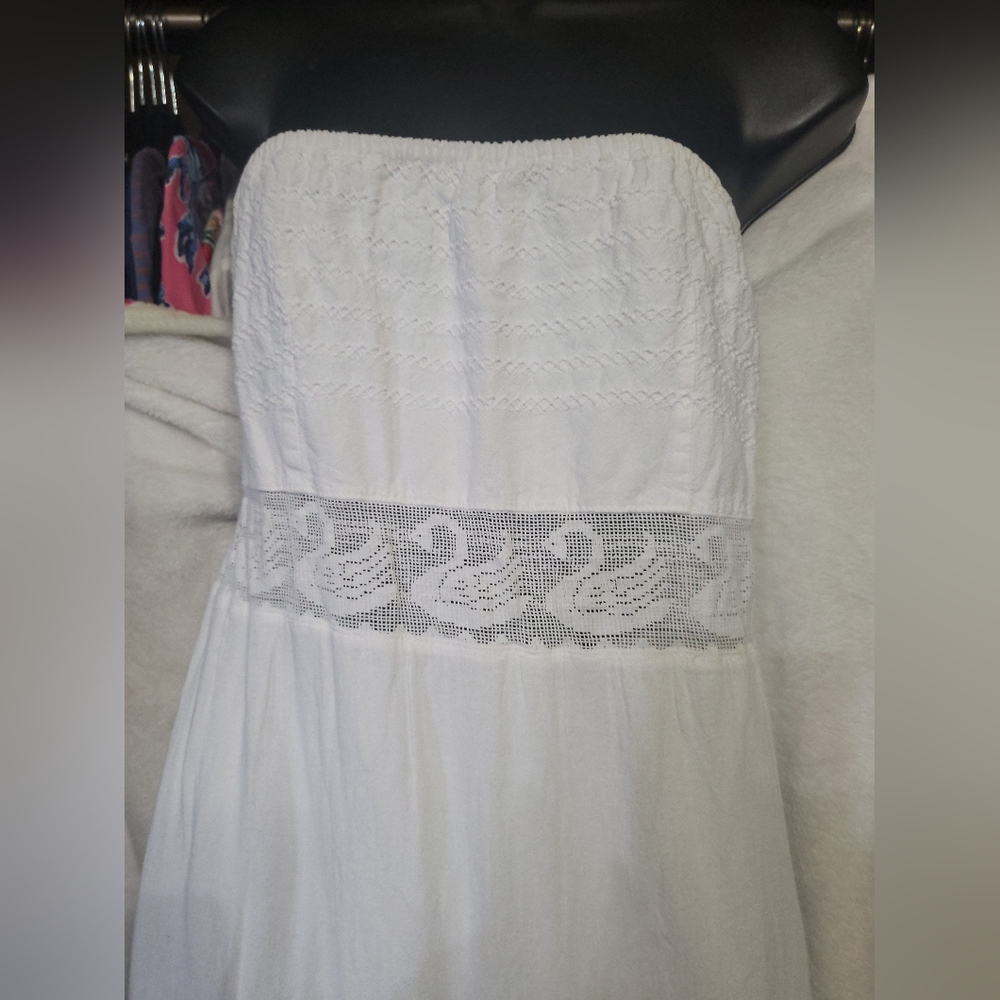 Elegant White Strapless Dress